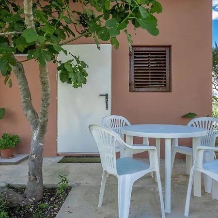 Rubbi, No 3 Apartament *